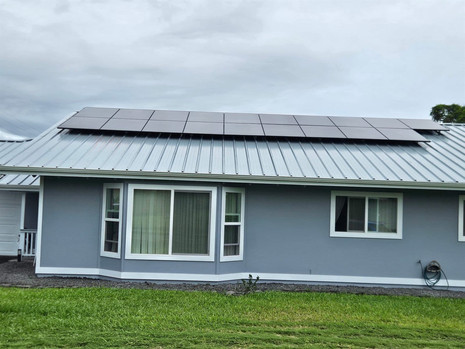 Completed solar array on an Oʻahu home