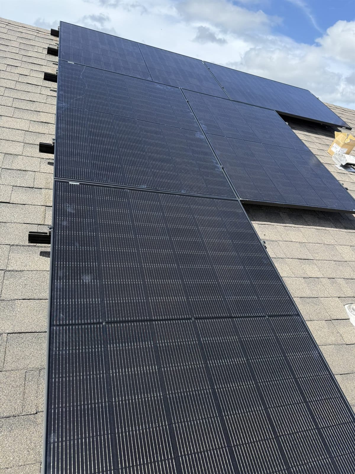 Mounting rails and solar modules going onto a roof